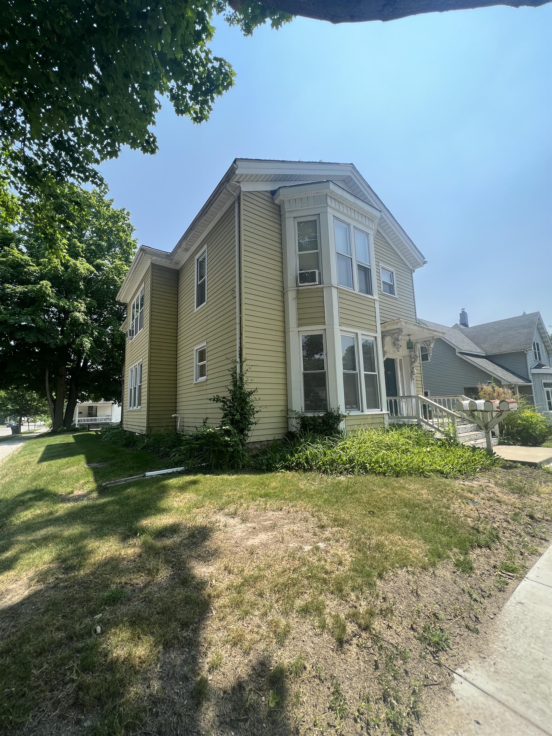 408 Michigan Avenue - 2W